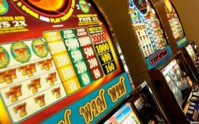 Tampilan meja roulette di layar ponsel